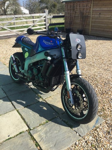 2003 Triumph 955i café racer Kaufen Bei