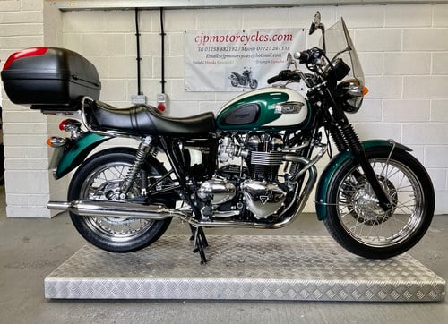 TRIUMPH BONNEVILLE T100 EFI, 2010/10, 8871 MILES VERKAUFT
