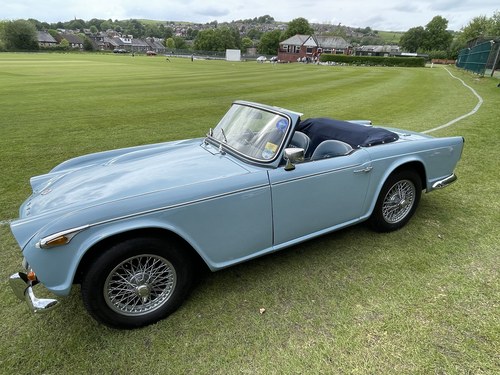 1966 ++SOLD++ Triumph TR4A IRS Wedgwood Blue RHD In vendita