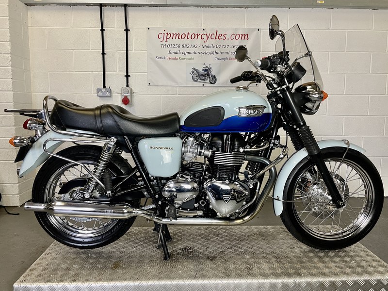 TRIUMPH BONNEVILLE T100 EFI SIXTY, 2010/10, ONLY 8120 MILES
