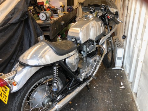 Triumph T140 Café Racer Te koop bij veiling