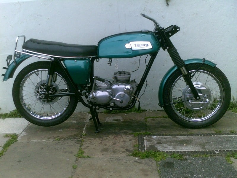 TRIUMPH TRIDENT T150T