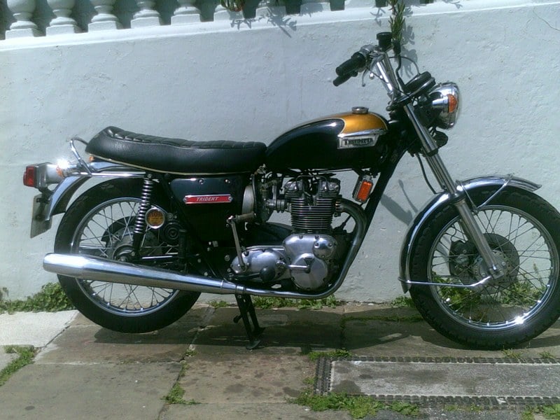 TRIUMPH TRIDENT T150V