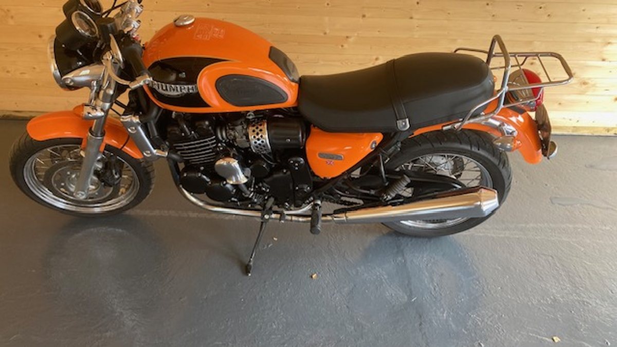2004 Triumph 900 Thunderbird Sport Orange Manual 5 Speed In Ipswich 2004-triumph-900-thunderbird-sport-orange-manual-5-speed-in-ipswich