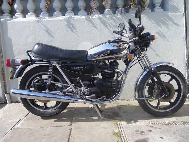 TRIUMPH BONNEVILLE T140ES ROYAL WEDDING EDITION
