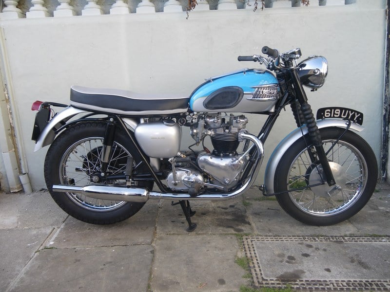 TRIUMPH BONNEVILLE T120