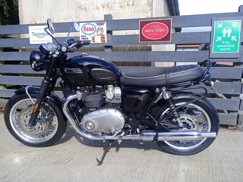 2022 Triumph Bonneville T120