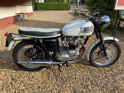 A 1963 Triumph Bonneville T120 motorcycle 649cc Vente aux enchères
