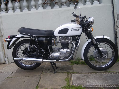 1969 TRIUMPH TROPHY TR6P SAINT VENDIDO