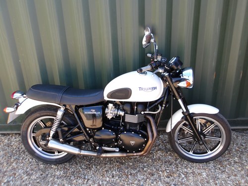 Triumph Bonneville 865cc EFi 2009, Service History. Kaufen Bei