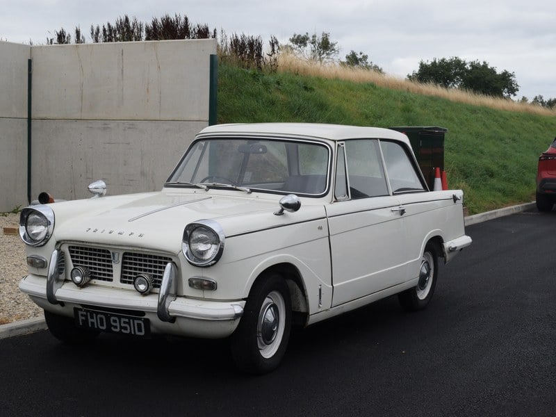 1966 TRIUMPH HERALD 1200 - CUTE, SORT OF EVERYDAY CLASSIC.