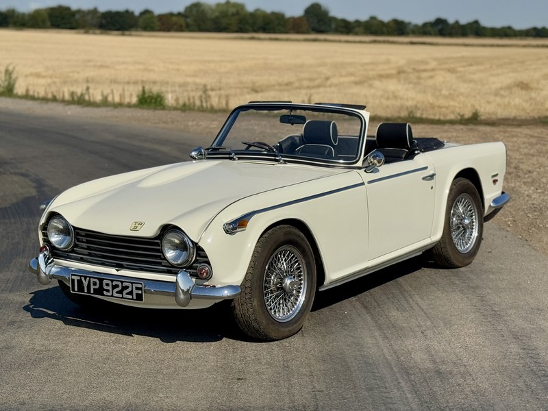 Cult Scale Models 1:18 Triumph TR5 P.I. RHD Année De Construction 1967 Blanc Cml069 4 Cult Scale Models 1:18 Triumph TR5 P.I. RHD Année De Construction 1967 Blanc Cml069 4