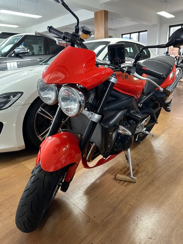 2009 Triumph Street Triple R - 2 2009 Triumph Street Triple R - 2