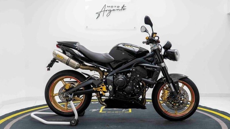 2011 Triumph Street Triple R - 2 2011 Triumph Street Triple R - 2