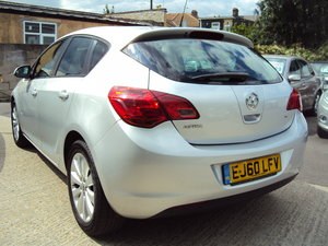 2010 Vauxhall Astra Exclusiv Mk6 - Ideal Family Car – New Shape VENDUTO