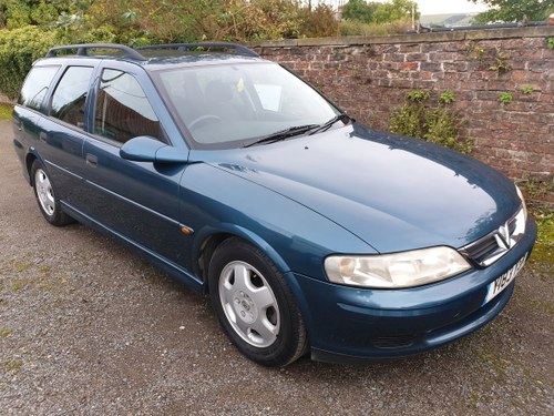 2001 Vauxhall Vectra 1.8 Auto estate 61k FSH Immaculate In vendita
