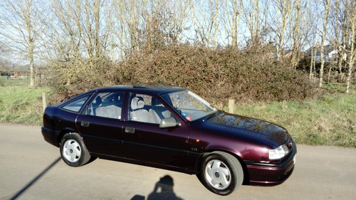 1995 Vauxhall cavalier mk3 1.8 ls in rare rioja red. In vendita