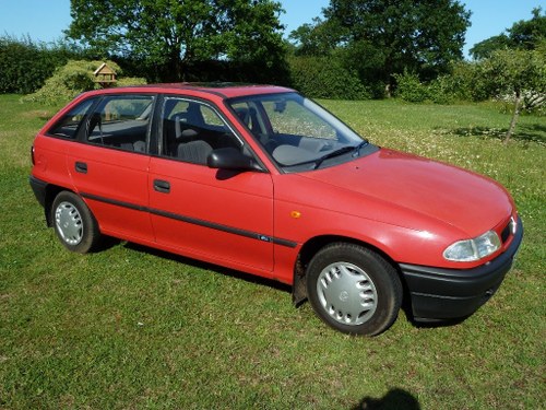 1997 Red Vauxhall Astra Expression Future Classic In vendita
