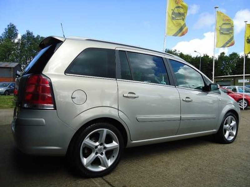 SEVEN SEATS / AIR CON MODEL / SRi