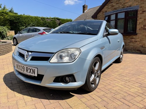2009 Vauxhall Tigra Convertible Exclusiv - Excellent Condition! For Sale
