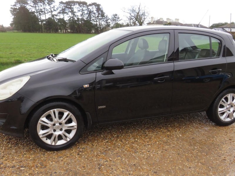 2010 (10) Vauxhall Corsa 1.2i 16V DESIGN 5 DOOR