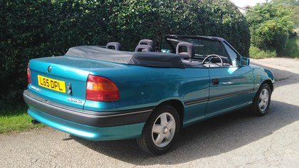 1994 Vauxhall Astra Mk3 2.0i Bertone Convertible