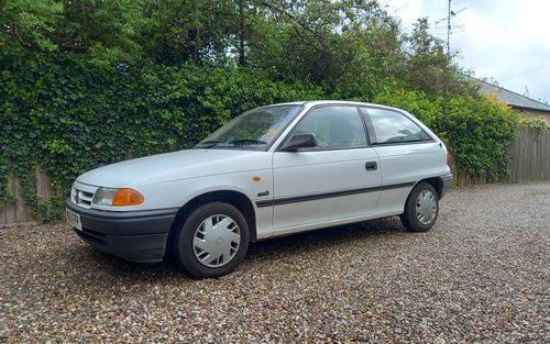 1994 Vauxhall Astra Merit Auto (picture 1 of 11)