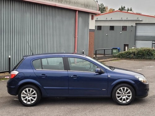 2005 VAUXHALL ASTRA DESIGN 1.6 TWINPORT - VERY LOW MILES