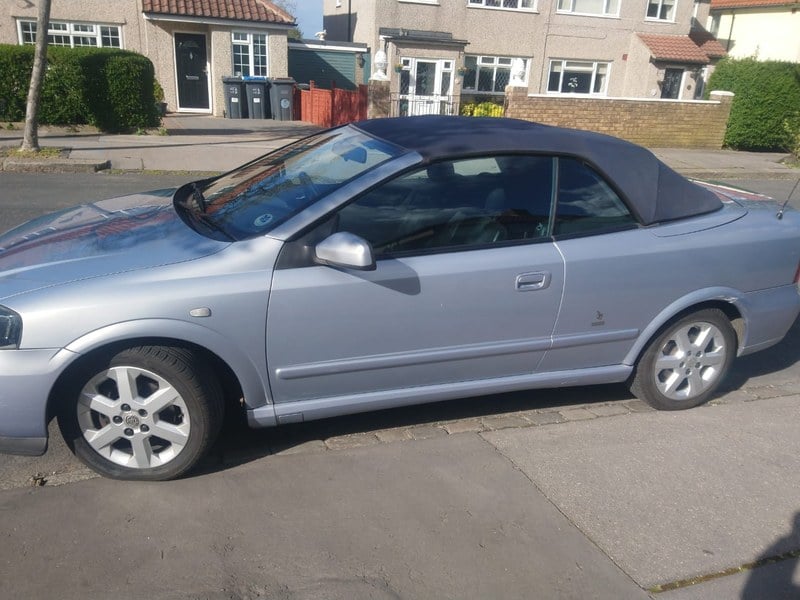 Rapid Classics: Eine Suche. Alle Oldtimer. 21 » Rapid Classics: Eine Suche. Alle Oldtimer. 2002 Vauxhall Astra Convertible