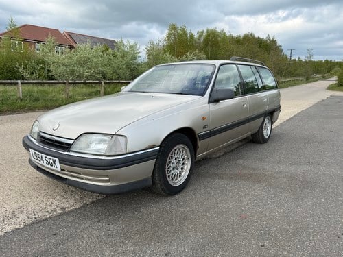 1993 VAUXHALL CARLTON CLUB ESTATE - IDEAL LOAD LUGGER!