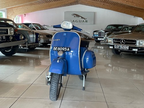 1977 Vespa 150 Sprint Veloce. An utterly delightful example. A vendre