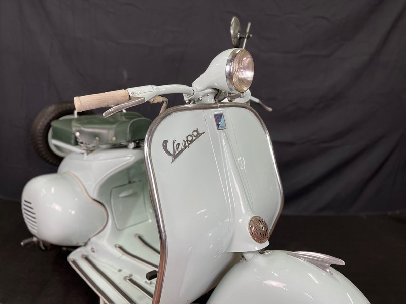 Vespa 1953 Faro Basso Piaggio Retailers Vespa VM1 Faro