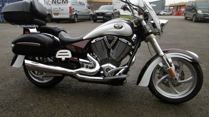 Victory Kingpin Tour 1600. Stunning/ See photos /extras