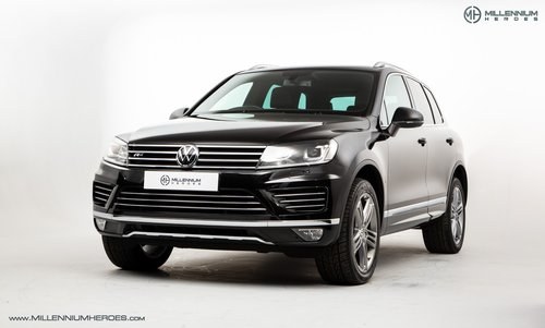 2015 VW TOUAREG R-LINE // PANORAMIC ROOF // TOUCH SCREEN NAV For Sale