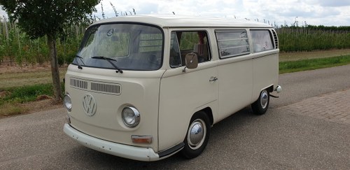 1970 VW Baywindow - We are looking for classic busses!