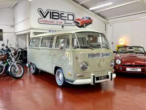 1970 VW T2 Early Bay Window Microbus Deluxe // SIMILAR REQUIRED (picture 1 of 6)