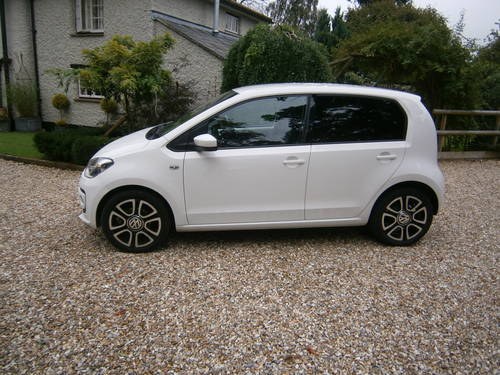 Volkswagen Up! High Up (75 ps)  5 Door  ASG  White 2014 (64) For Sale