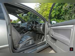 2005 A stunning 3 door, manual transmission, Volkswagen Golf R32 For Sale (picture 9 of 12)