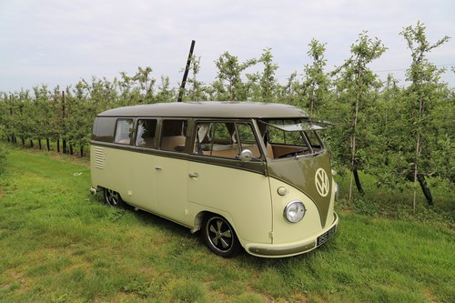 1957 VW Split Screen Camper Van. Beautiful early bus. In vendita