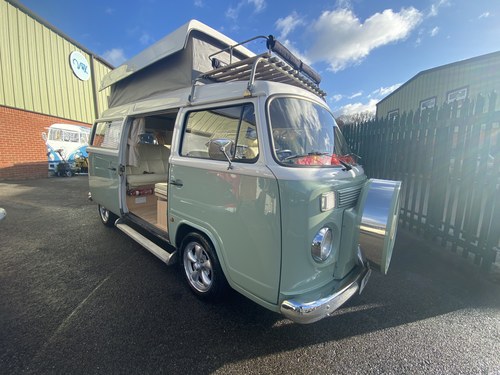 2011 A stylish water-cooled VW T2 with low miles, leather and pas In vendita