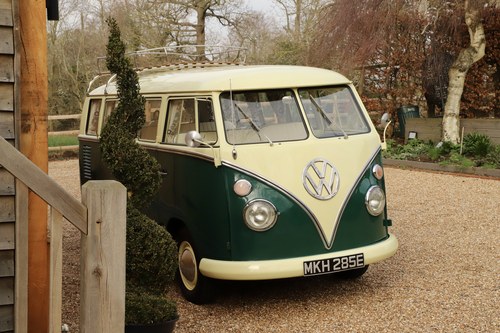 1967 VW Split Screen Camper Van ‘13 Window Deluxe’. In vendita