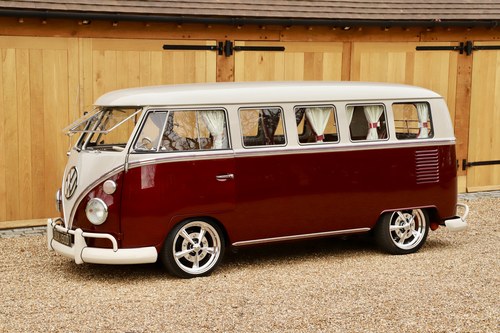 1966 VW Camper Van. 13 Window Deluxe. Enormous Spec. 2276cc In vendita