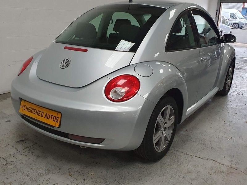 2009 Volkswagen New Beetle - 4