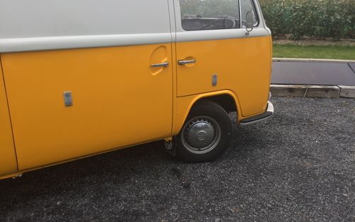 1972 Volkswagen 214 011 Panel Van (picture 24 of 26)