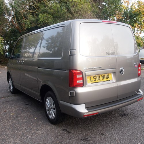 2018 Volkswagen Transporter T30 Blue Motion Highline 2.0 TDI SWB. A vendre