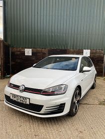 Picture of Volkswagen Golf GTI Launch edition