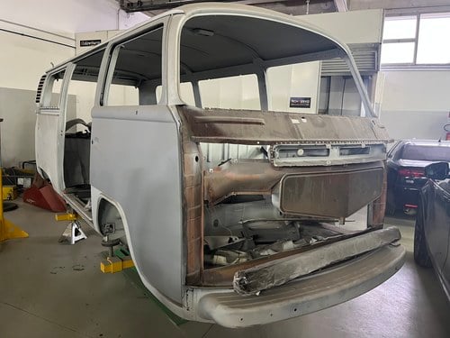 1975 Volkswagen T2 Bus 9 posti 1.6 da restaurare For Sale