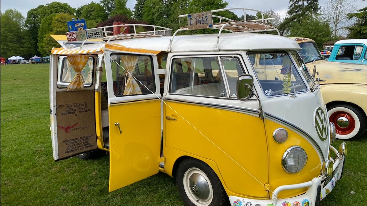 Vw Splitscreen Shell 1975 Volkswagen Split Screen Van White/Yellow Manual, 4 speed Left Hand ...