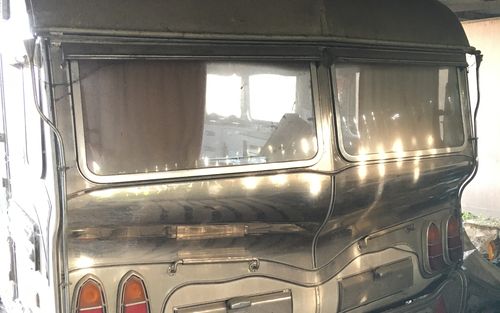 1970’s Vickers Gypsy Flash Showmans Trailer Caravan (picture 1 of 18)