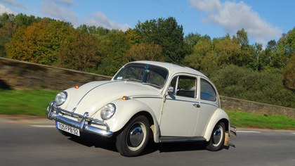 Volkswagen beetle with Sunroof